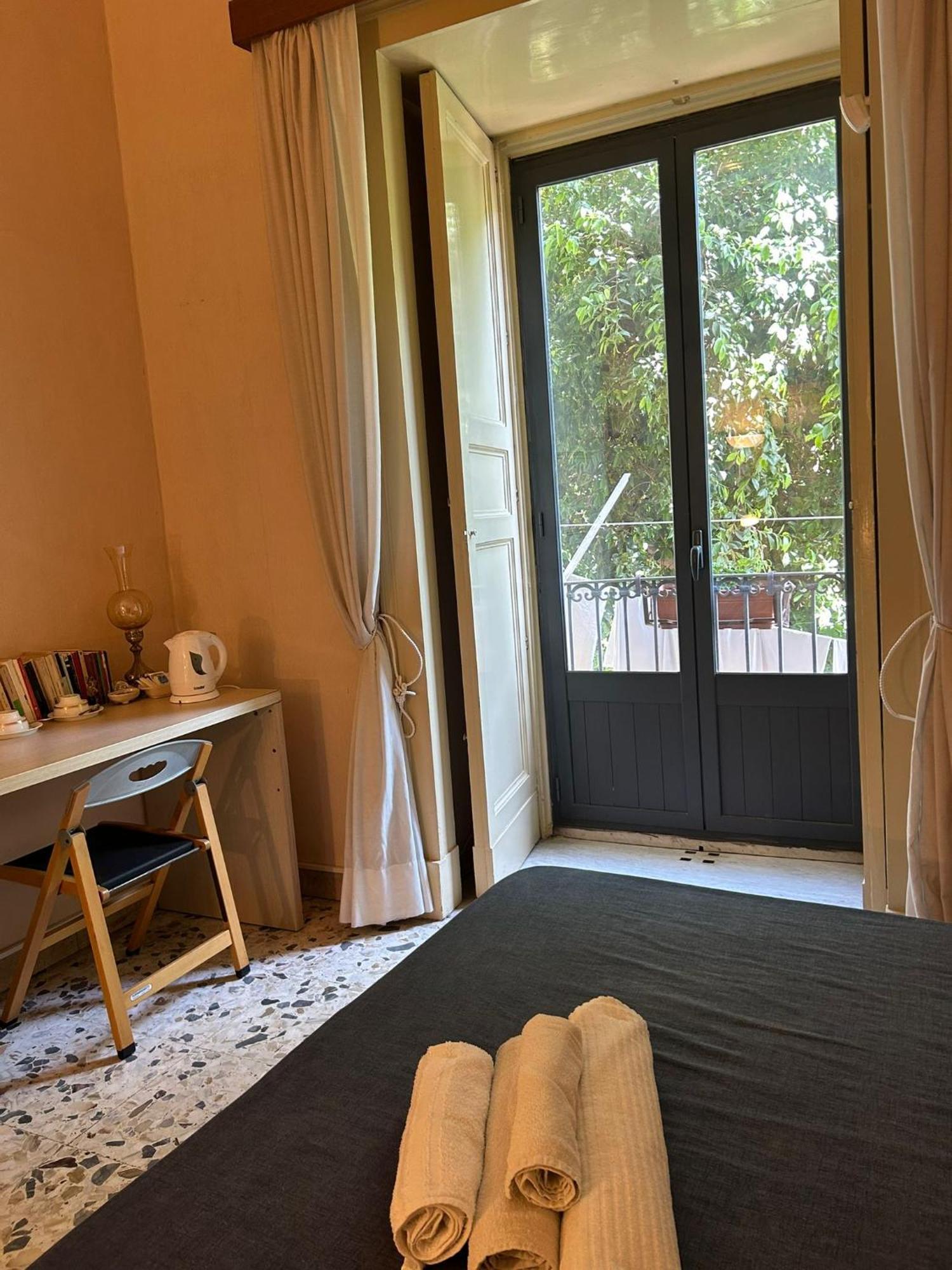 Bed And Books Bed & Breakfast Catania Exterior photo