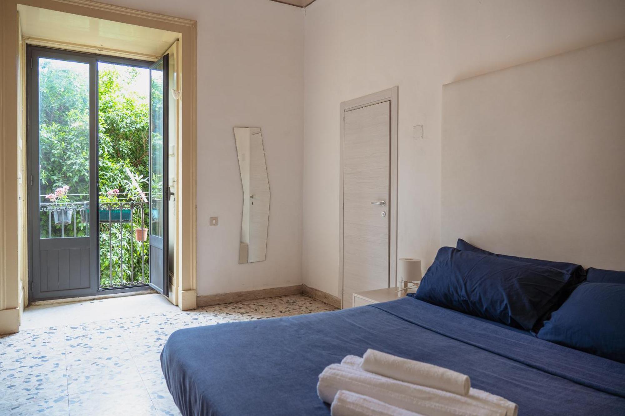 Bed And Books Bed & Breakfast Catania Exterior photo